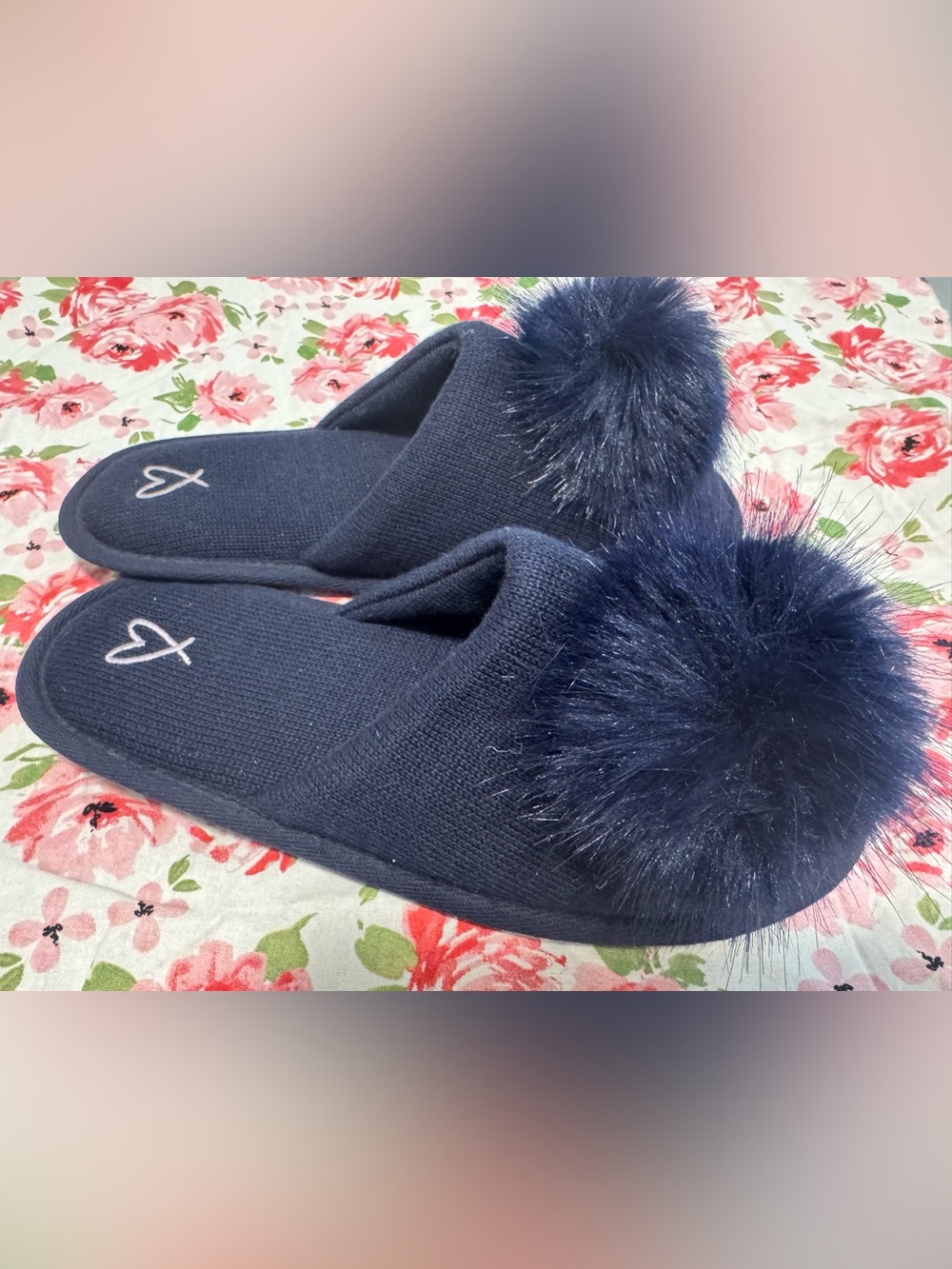 Victoria's Secret Navy Pink Pom Pom Slippers Size Small (6/7)